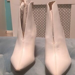 New Sam Edelman booties size 9, brand new never worn! Boots On The Ground!